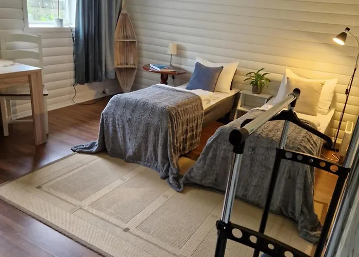 Your Place To In Lofoten At Our Family House! Alloggio in famiglia